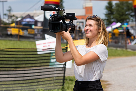 student using a camera during steelers training camp