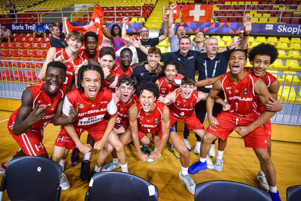 Julien Vonovier (center) and the Swiss U16 national team celebrate their third-place finish at FIBA EuroBasket 2024